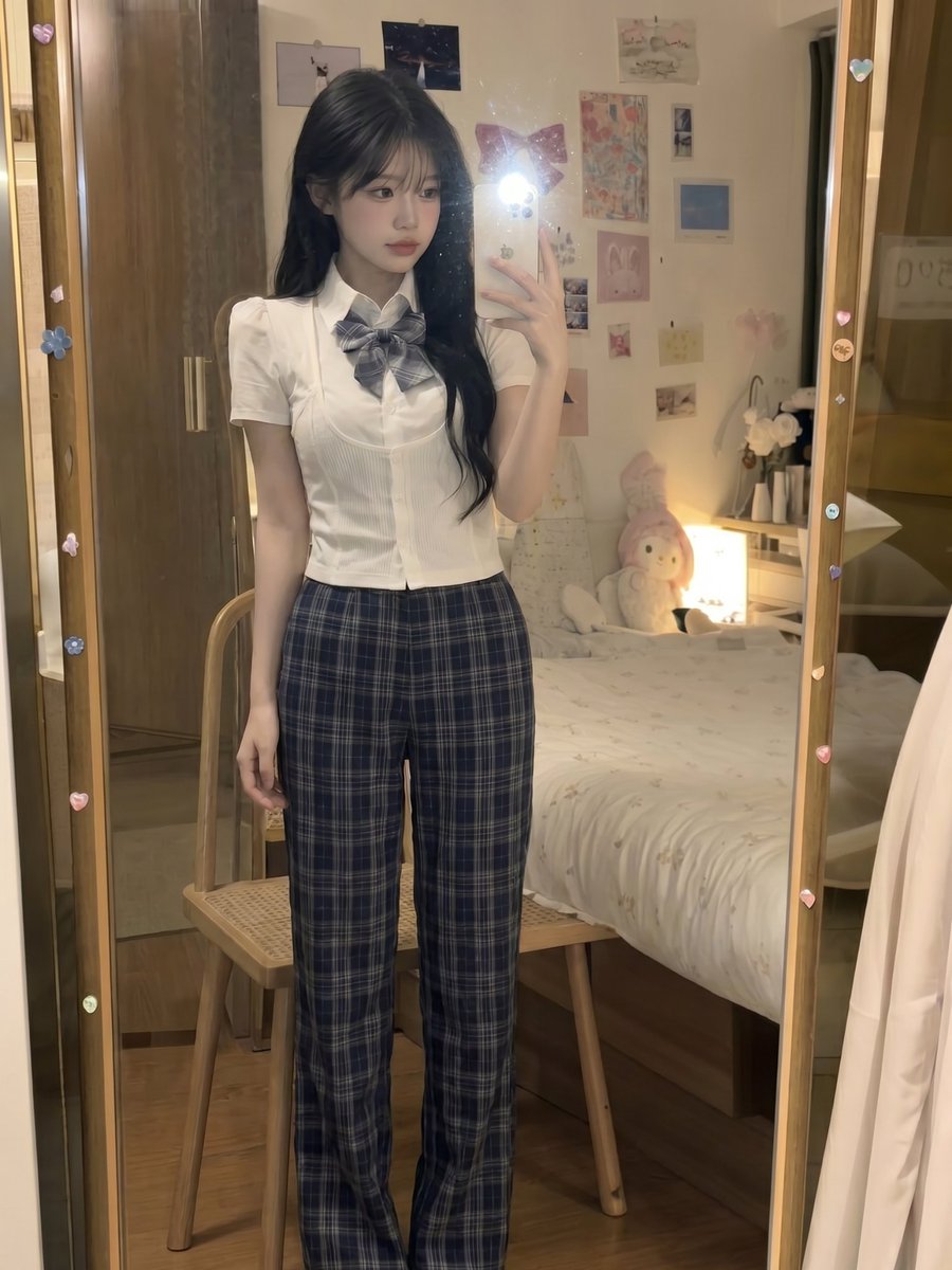 Cozy Mirror Selfie in Korean Aesthetic
