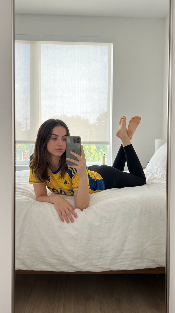 Natural Lifestyle Mirror Selfie