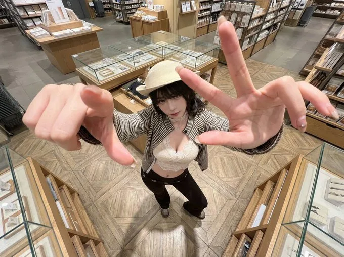 Extreme Wide Angle Phone Edit