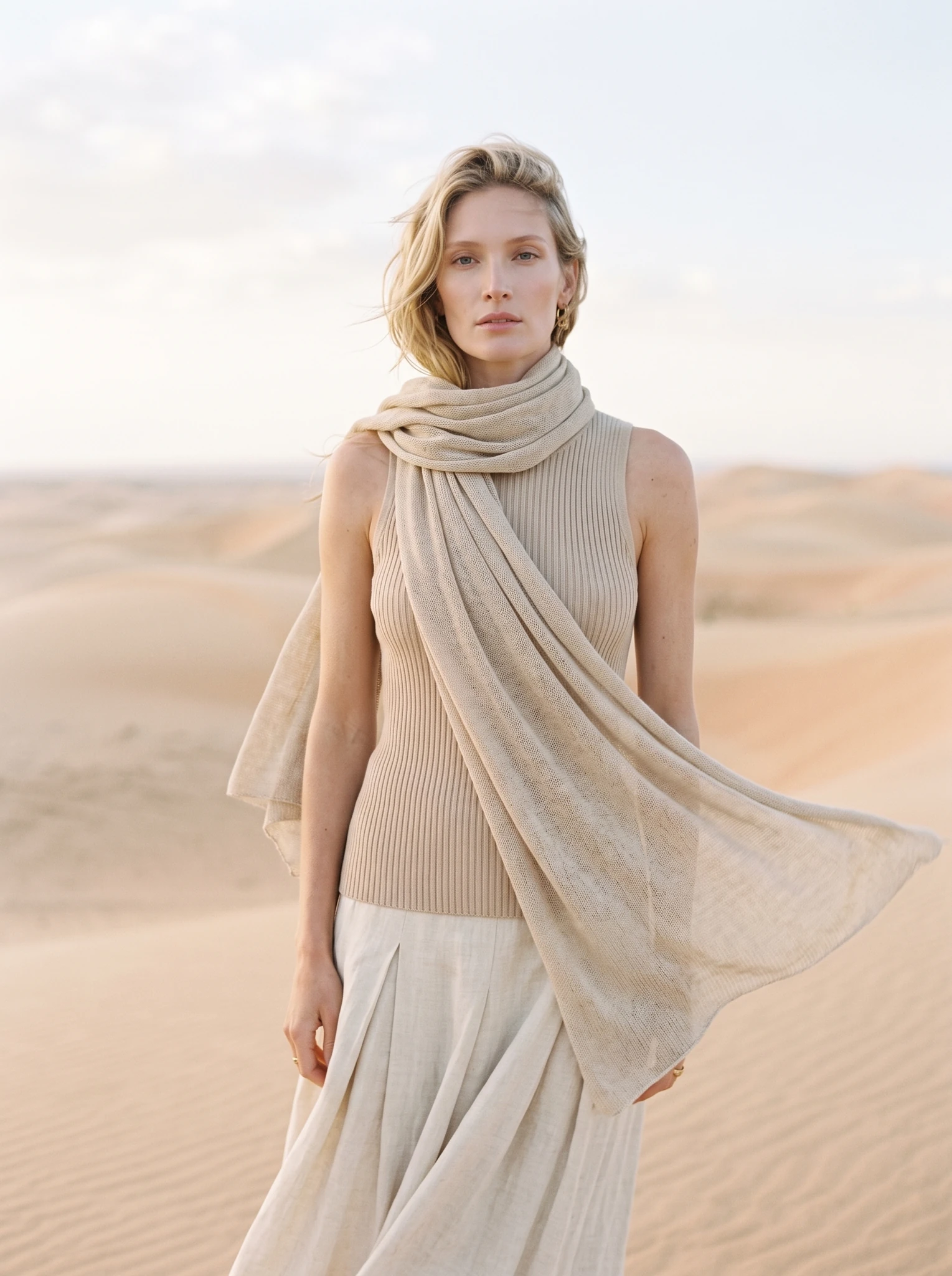Model Desert Knit Scarf Fashion