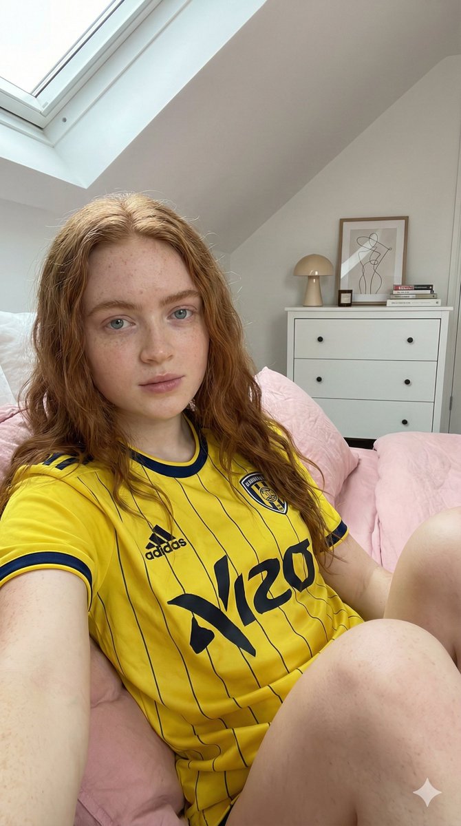 Sadie Sink Jersey Loft Selfie