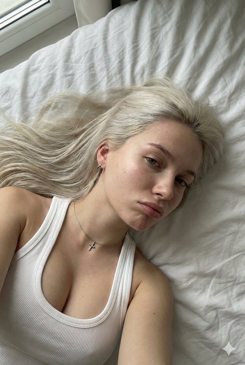 Morning Selfie Blonde
