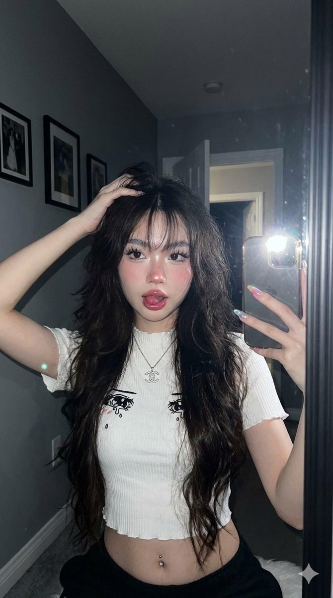 Asian Girl Mirror Selfie Flash Photo