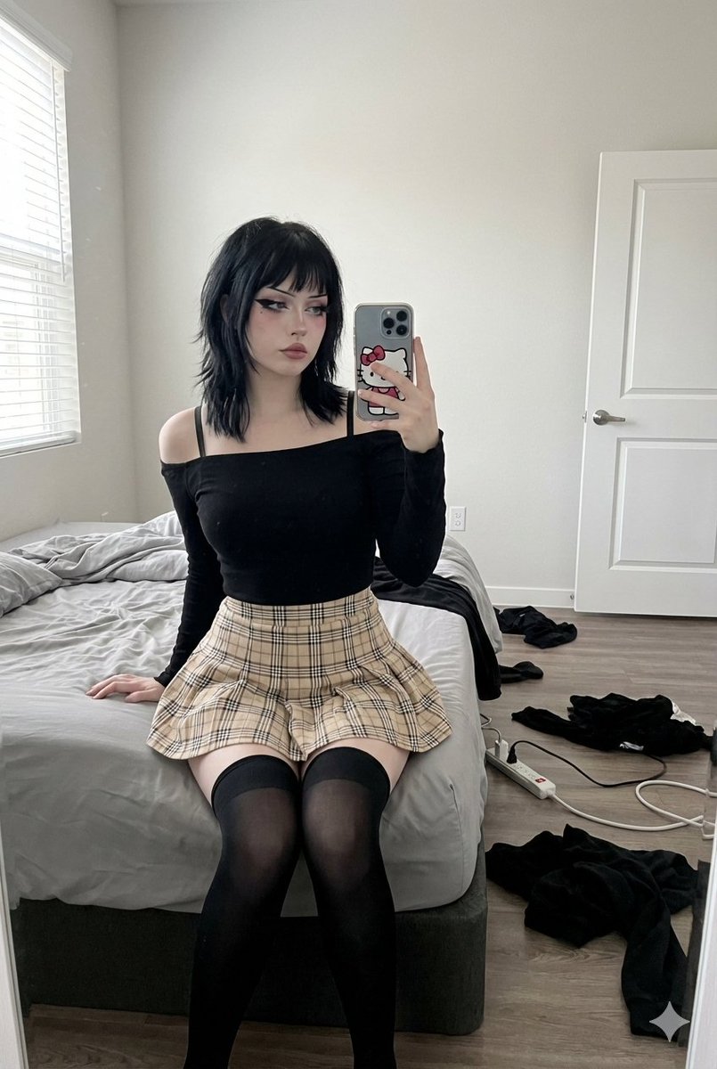 E-Girl Mirror Selfie Hello Kitty