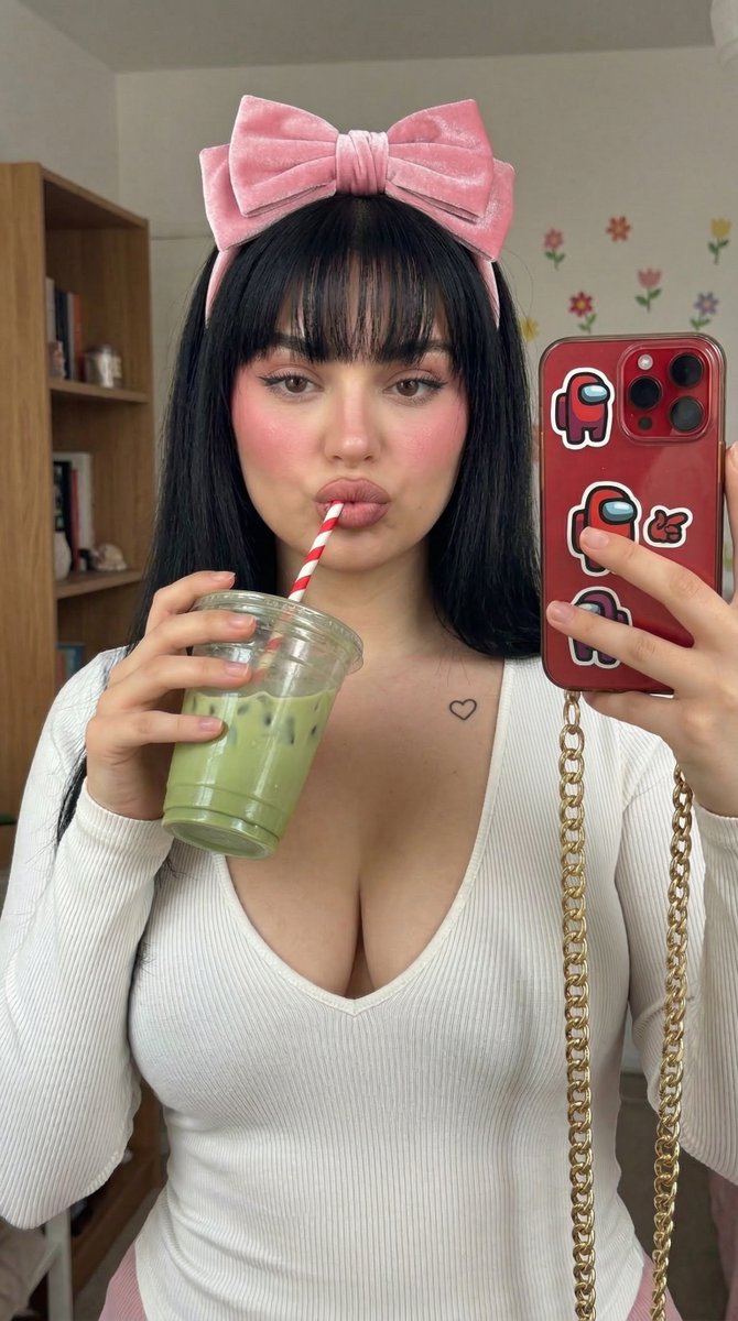 Cute Girl Selfie Vibes