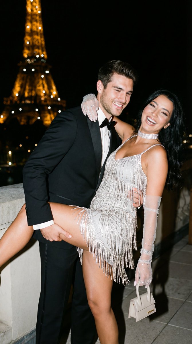 Paris Night Flash Couple