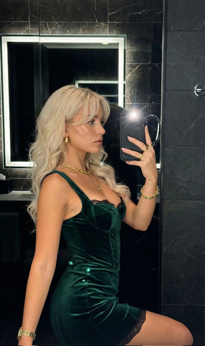 Night Luxe Mirror Selfie