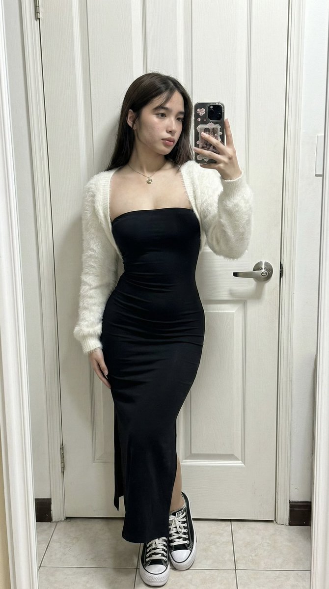Raw Mirror Outfit Check Capture