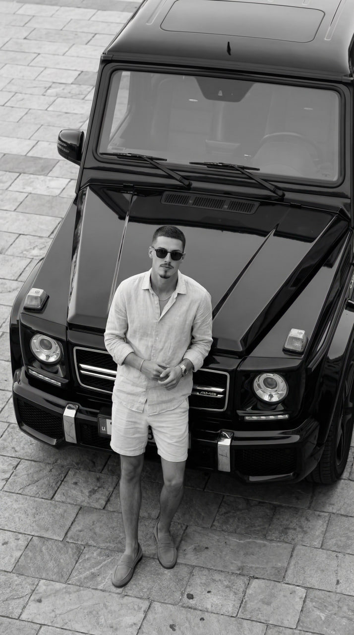 Luxury Mercedes G63 Monochrome Editorial