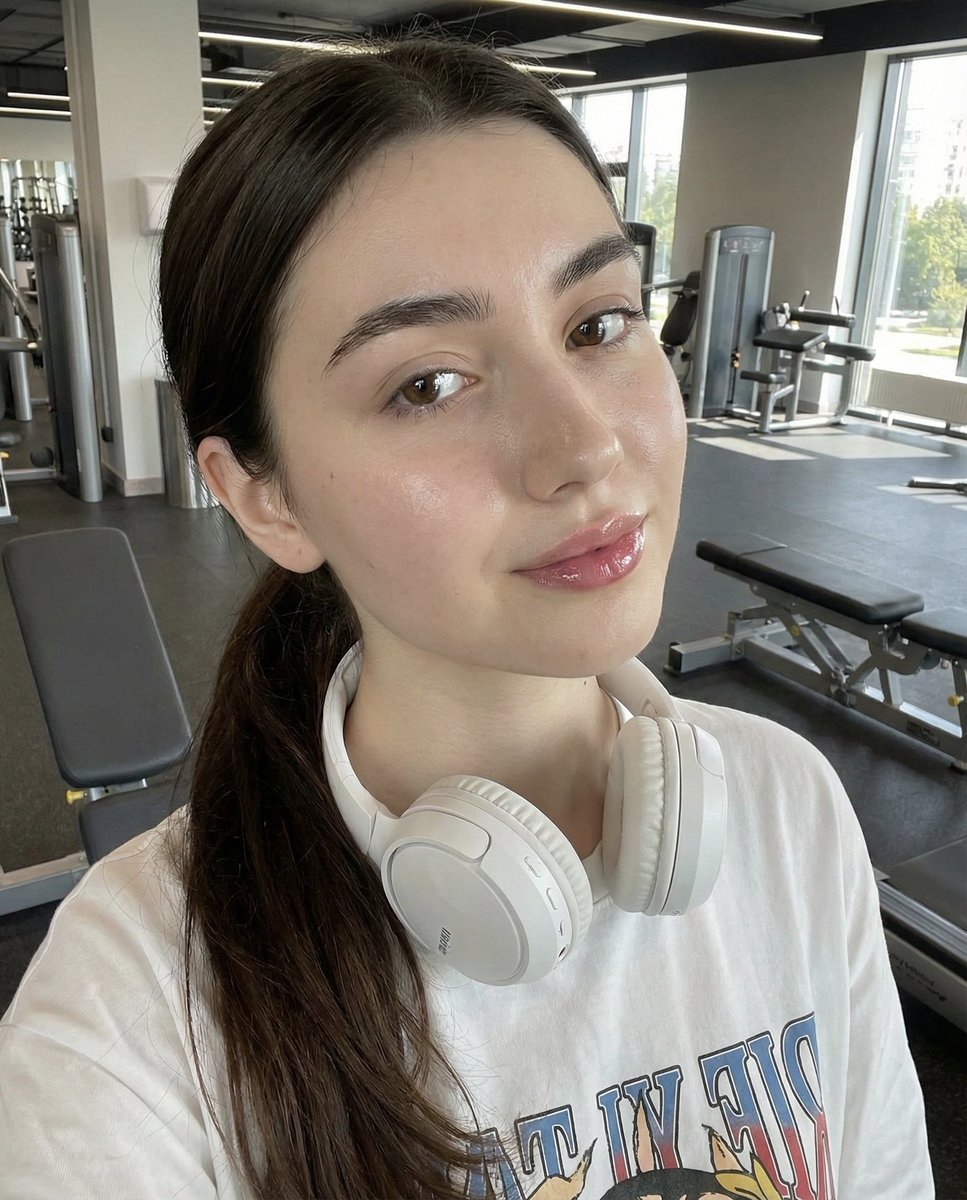 Fresh Gym Selfie Look