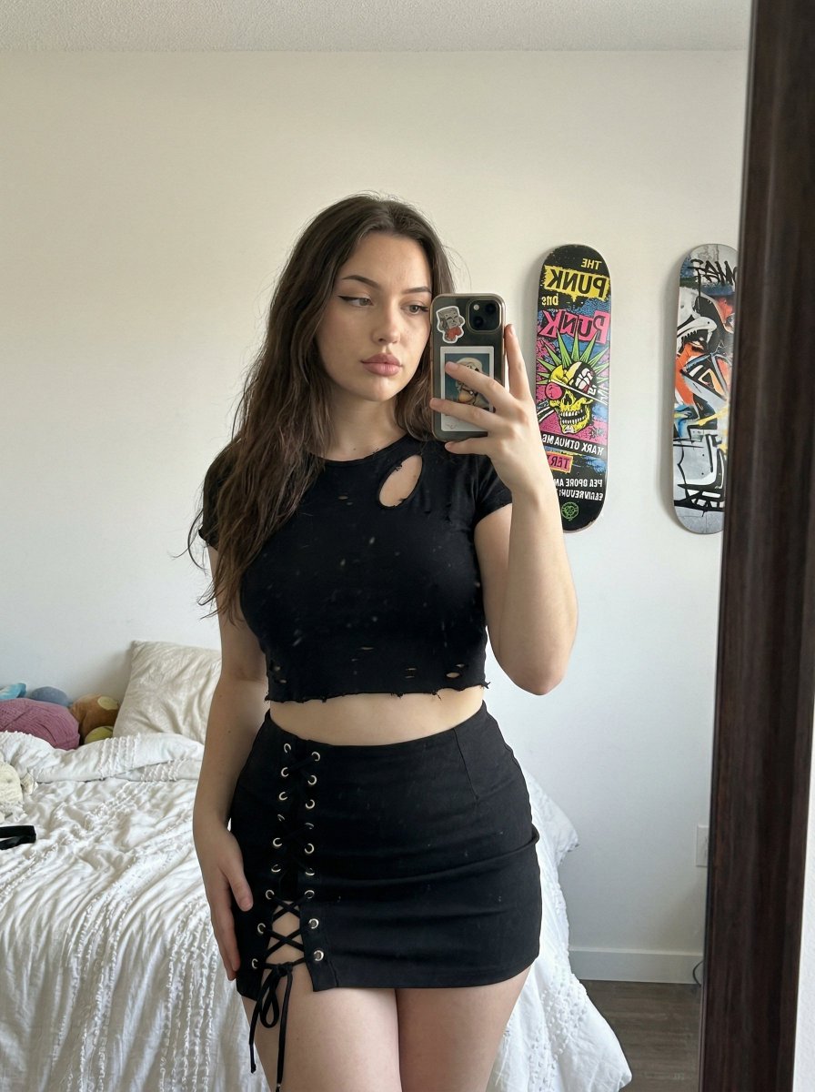 Casual Mirror Selfie in Bedroom