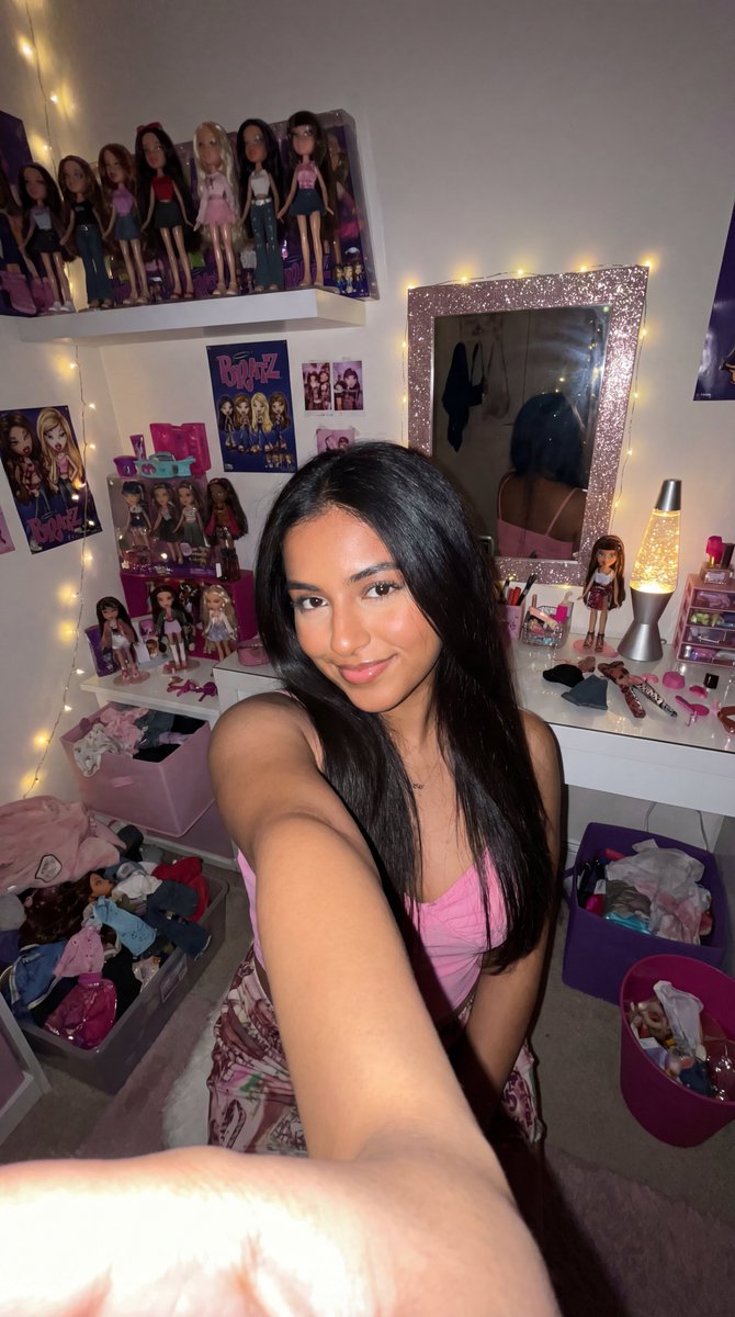 Bratz Nostalgia Selfie Vibe