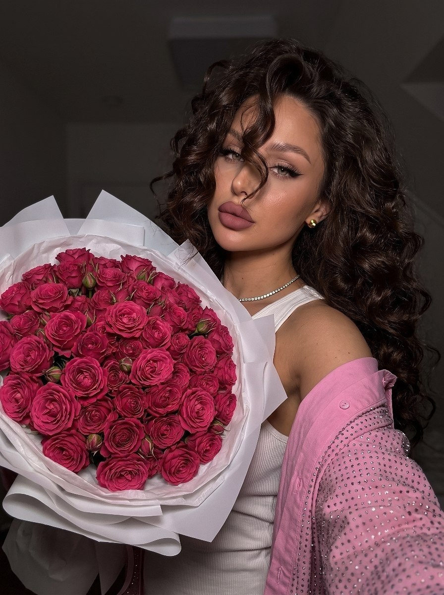 1001 Roses Selfie Portrait