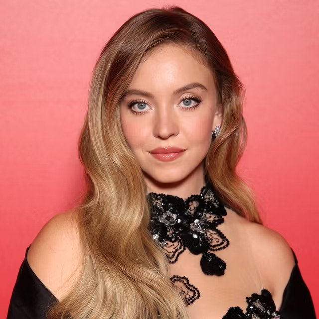 Lace Collar Red Carpet Portrait