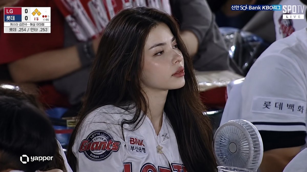 KBO Baseball Fan Candid Broadcast Shot