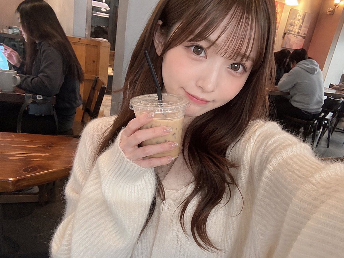 Cozy Cafe Japanese Idol Selfie