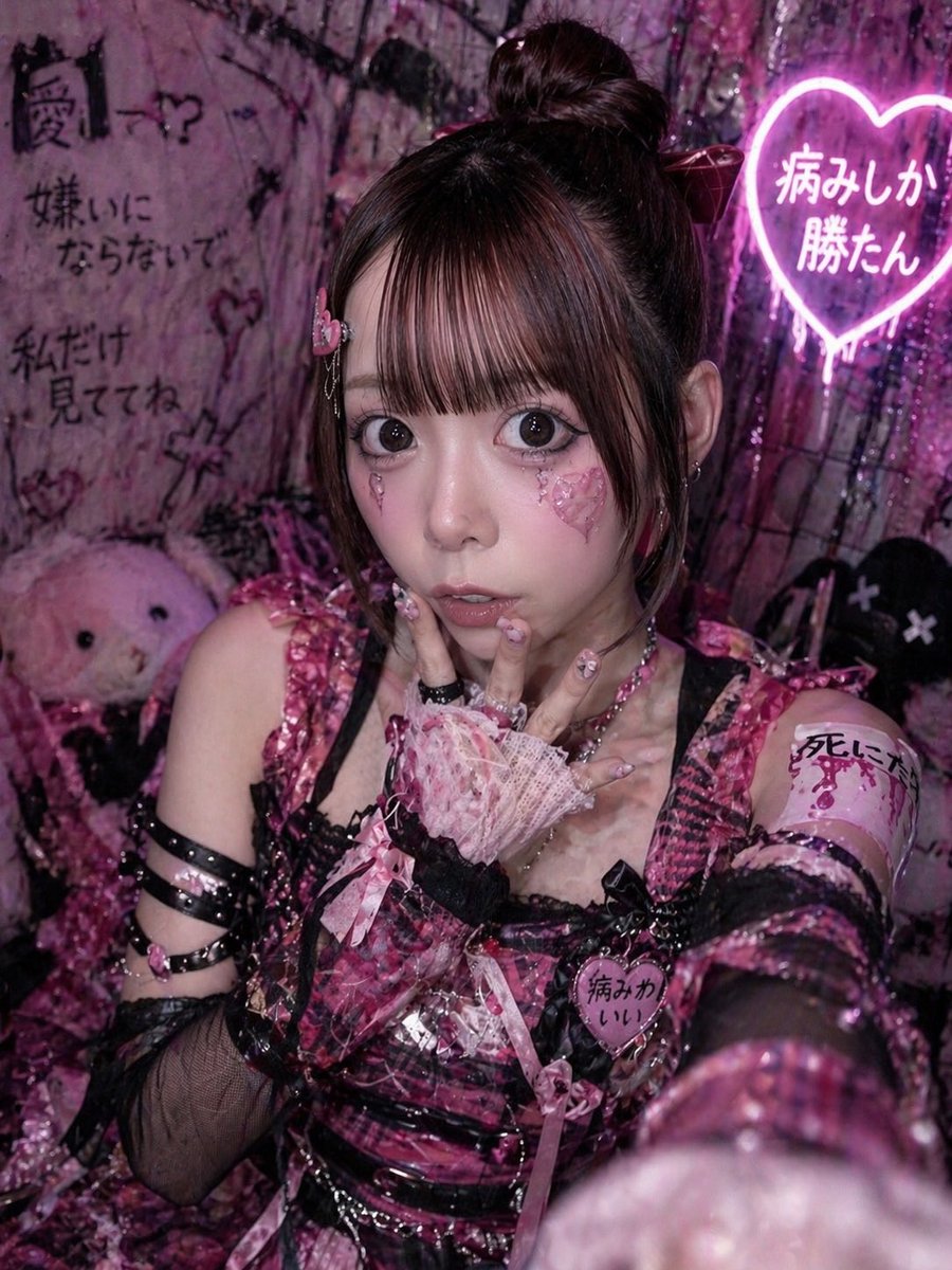 Yami-Kawaii Idol Neon Selfie