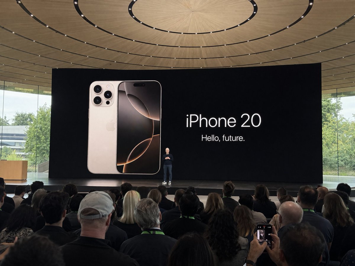 Apple Keynote Crowd Shot