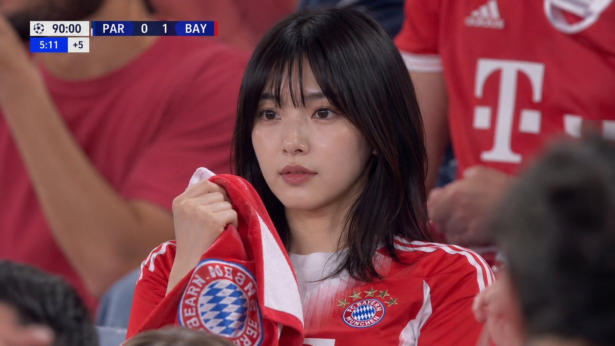 Realistic Soccer Fan Broadcast Screenshot