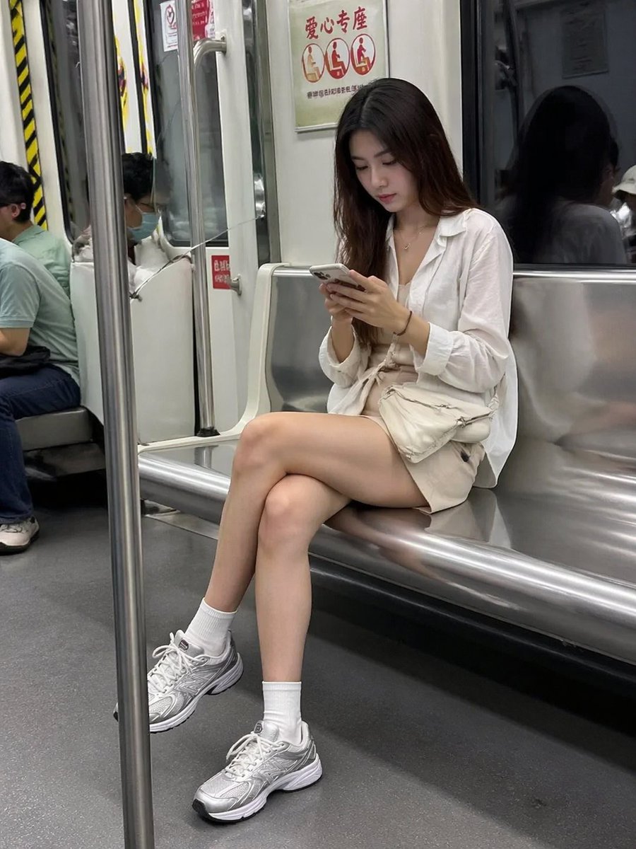 Subway Smartphone Moment