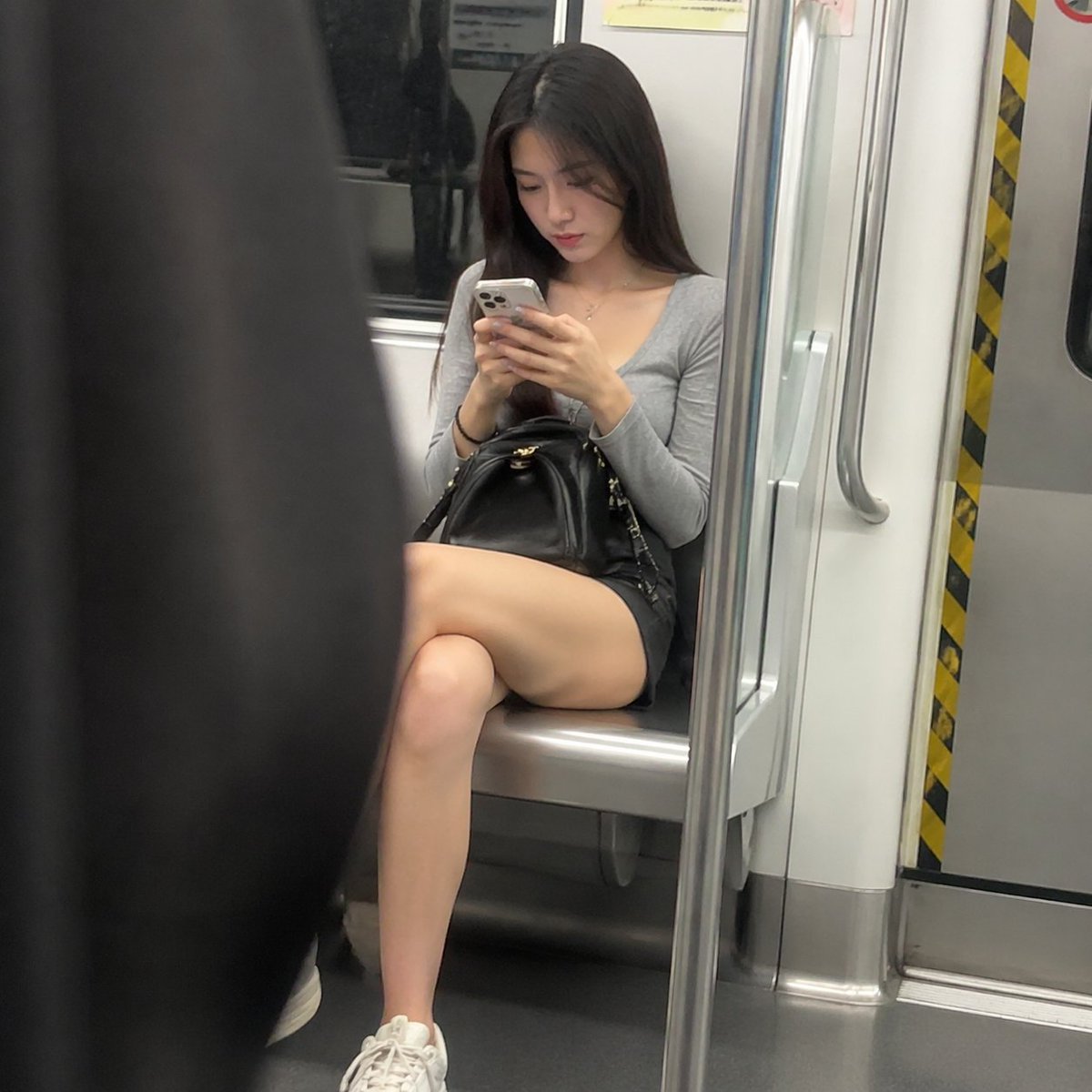 Subway Beauty Phone Glance