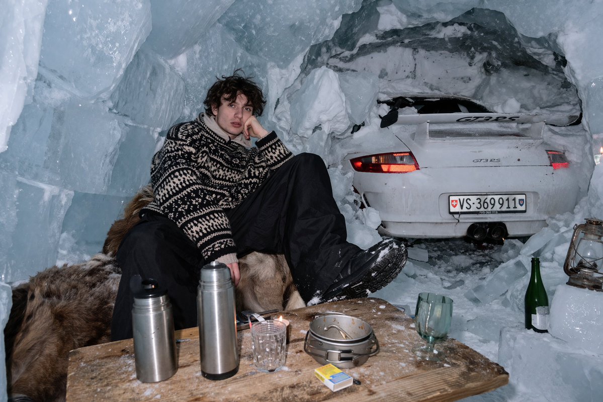 Porsche 911 in Ice Cave Flash