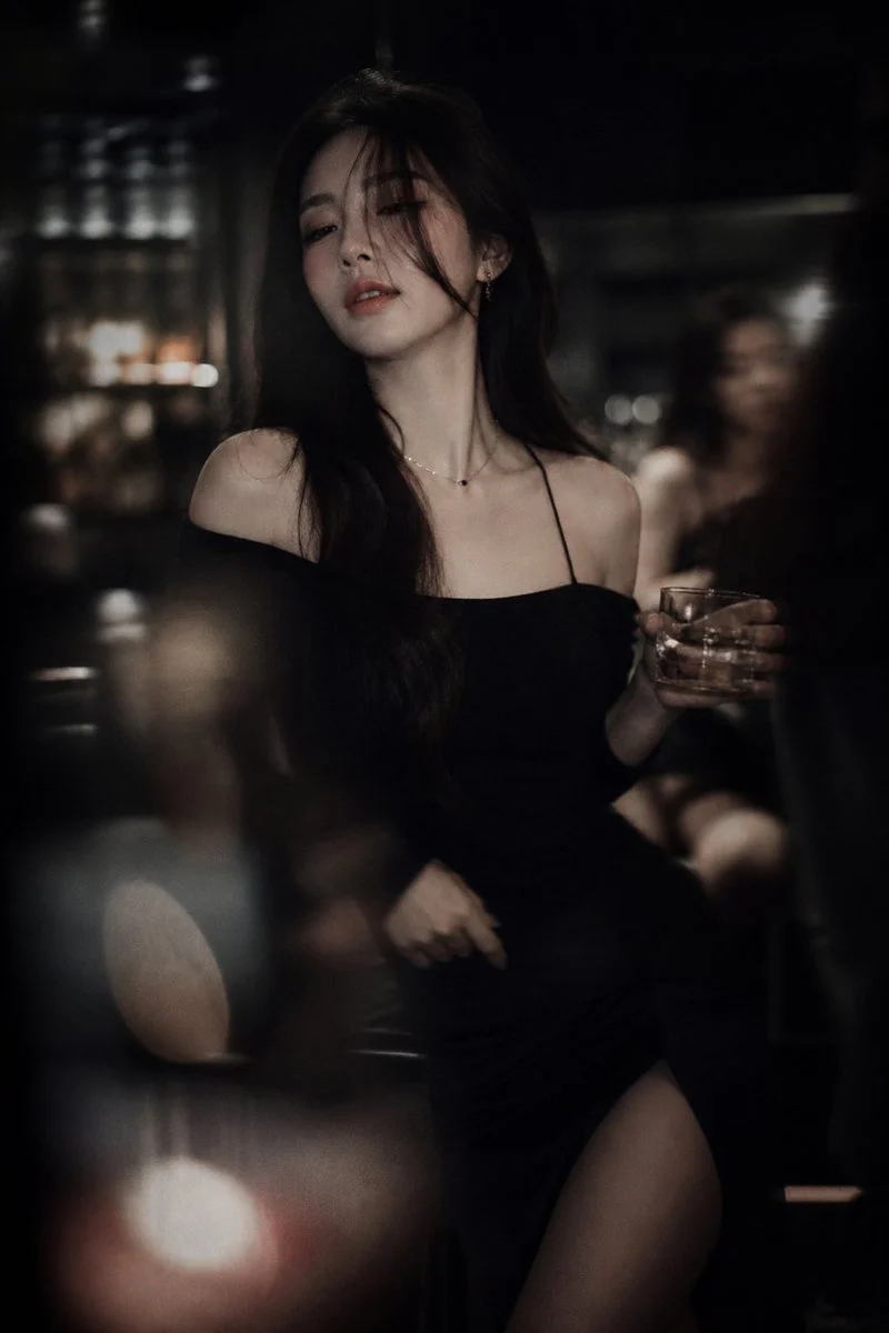 Nocturnal Allure: Candid Idol