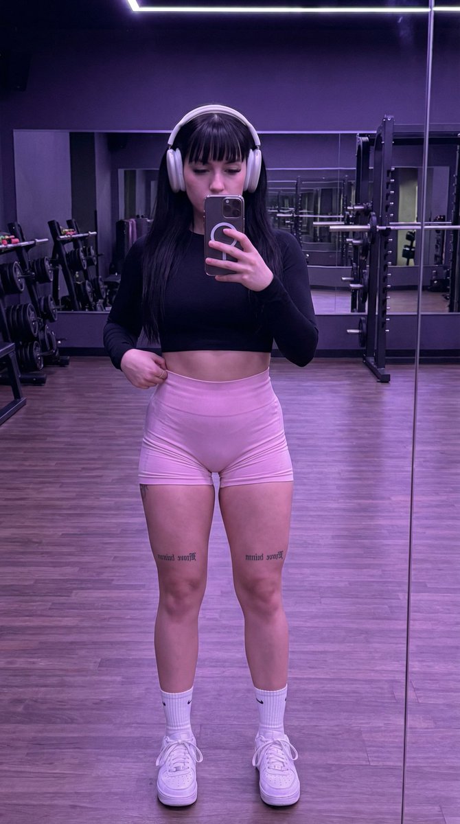 Gym Mirror Selfie