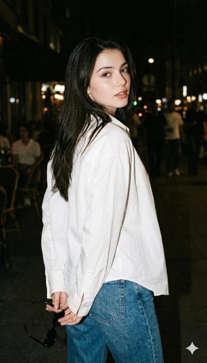 Night Flash Cool Girl Look Back