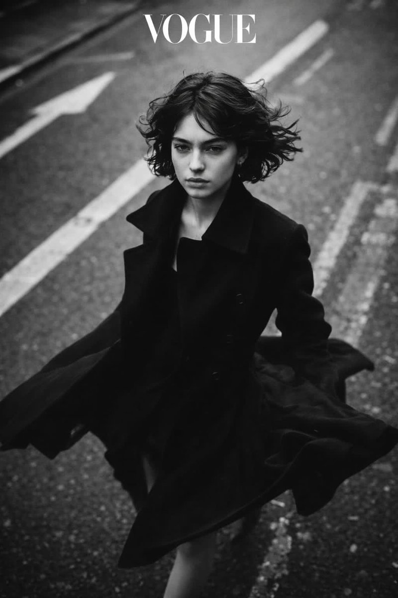 Black and White Vogue Street Fashion