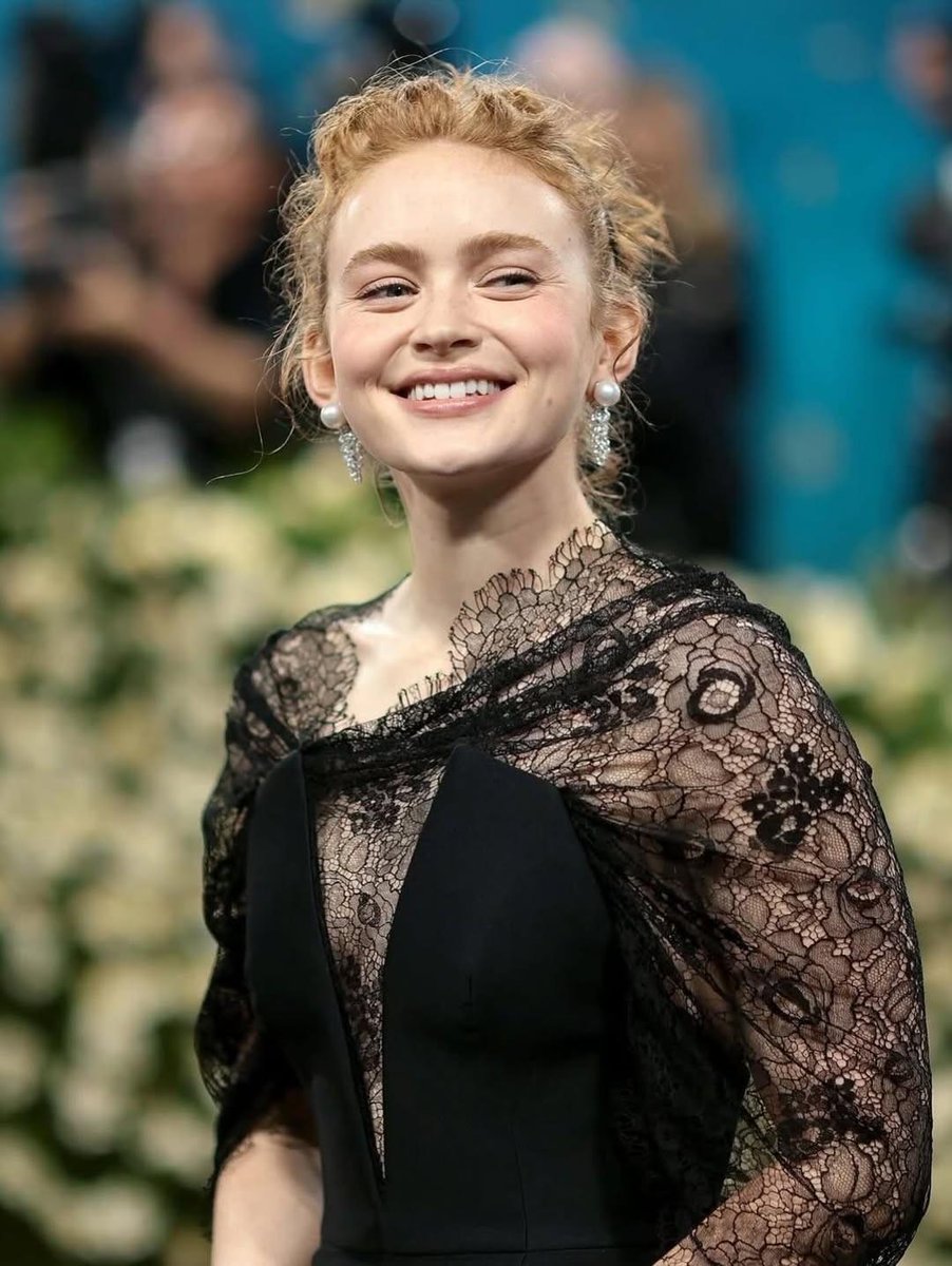 Elegant Red Carpet Moment