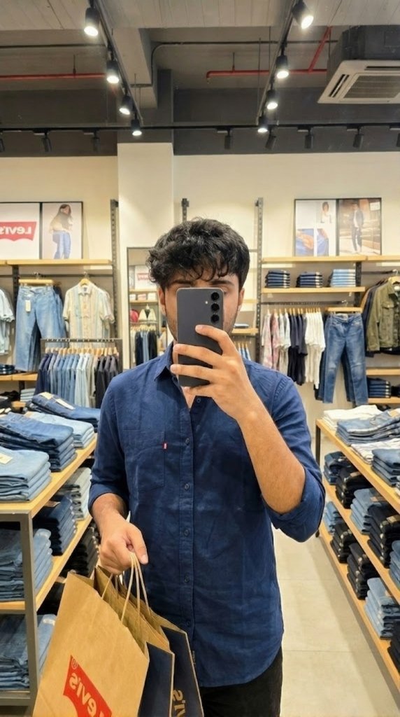 Levi's Mirror Selfie Shopping