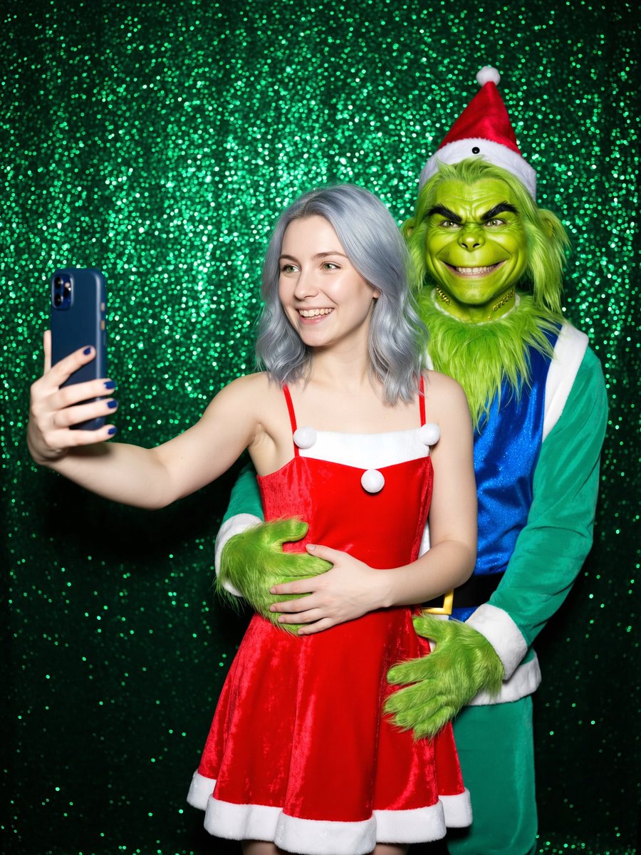 Grinch Selfie Holiday Chaos