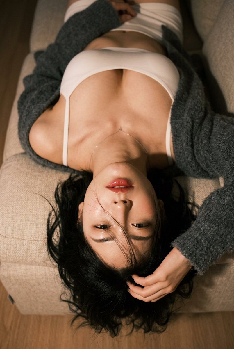 Lazy Girlfriend Top-Down Selfie
