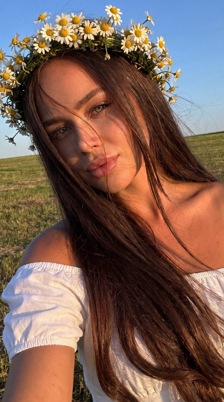 Daisy Girl Golden Hour Selfie