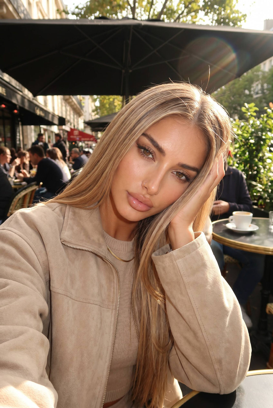 Café Sultry Selfie Glow