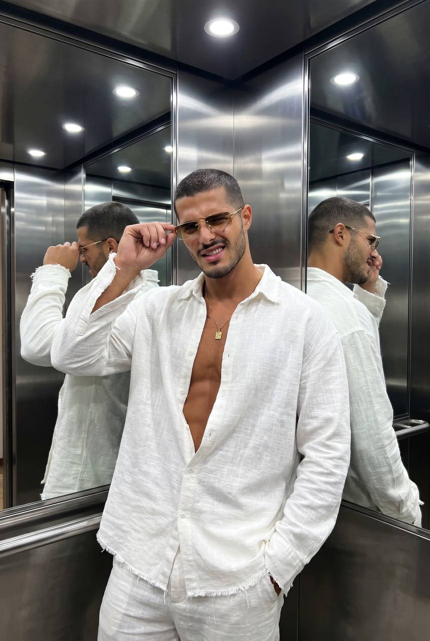 Elevator Hunk Cheeky Charm