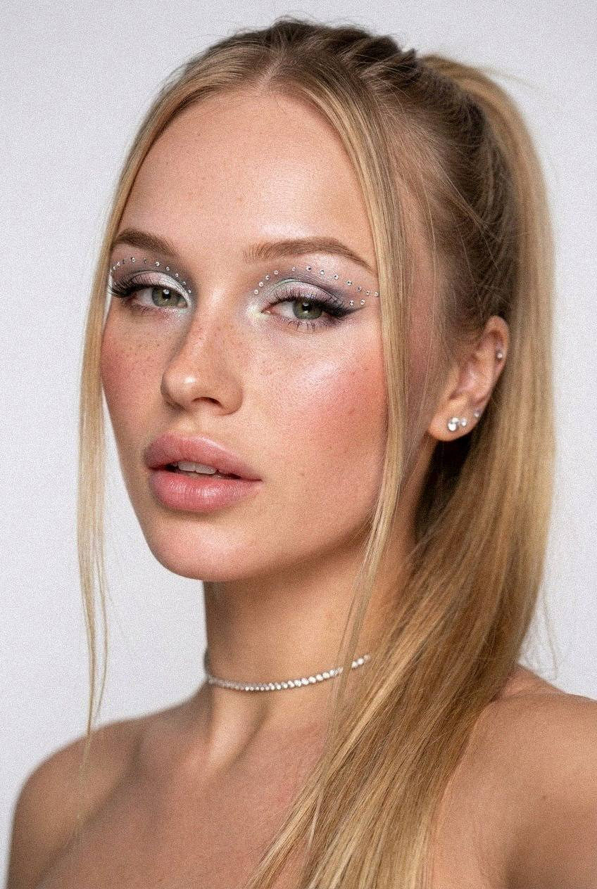 Ultra-Realistic Beauty Selfie Portrait