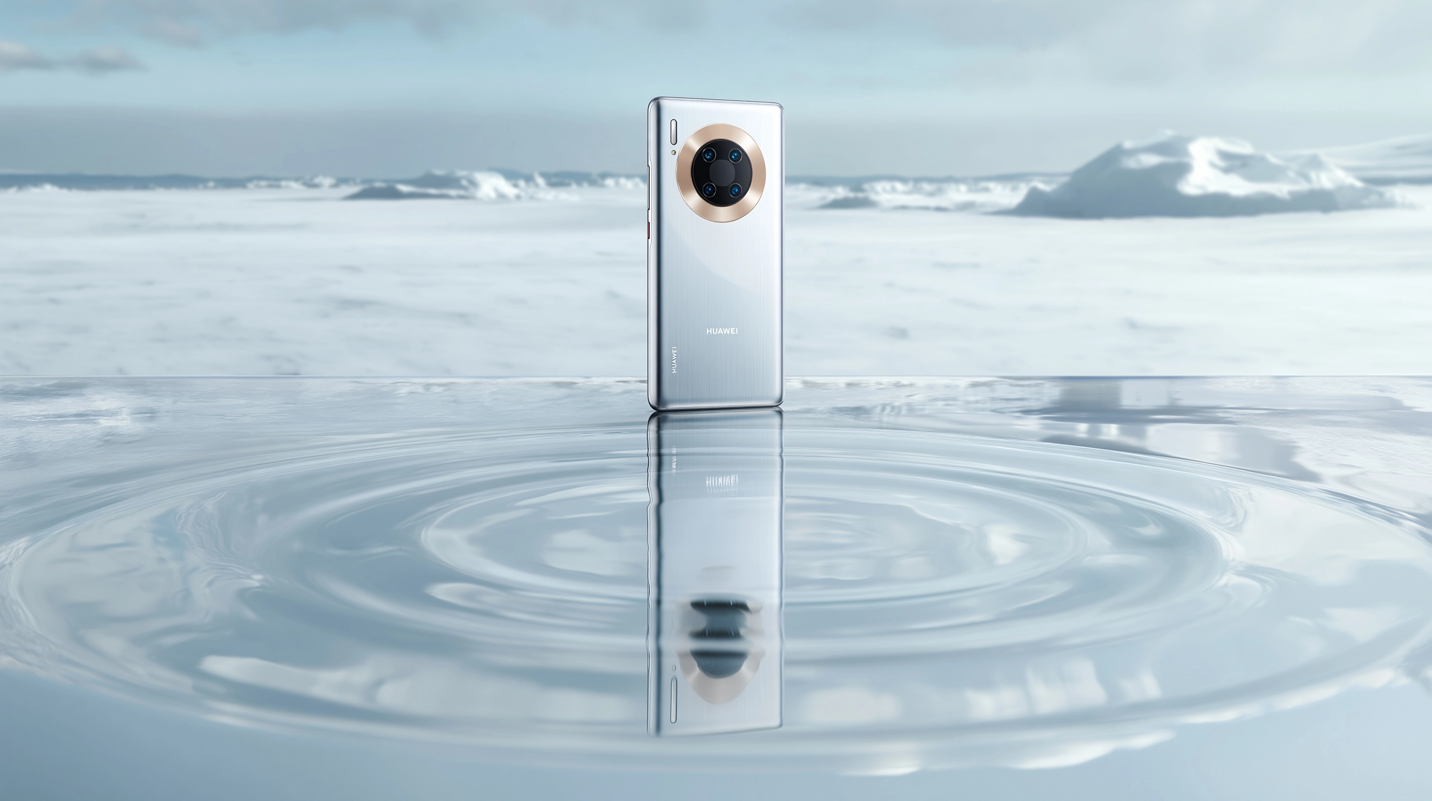 Huawei Mate80 Pro Max smartphone, Polar Silver, full metal unibody, dual-ring camera module