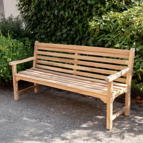 Garden seat with arm rests. Horizontal slats. Solid timber