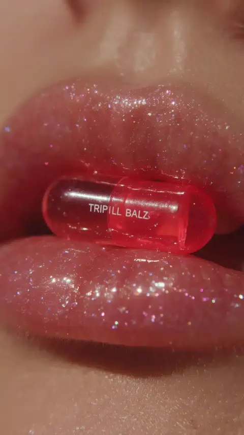 Glossy Lips With Pill 2