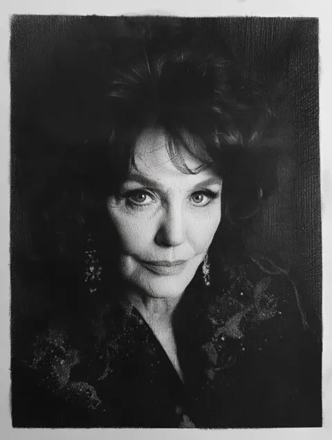 Minimalist charcoal drawing of Loretta Lynn