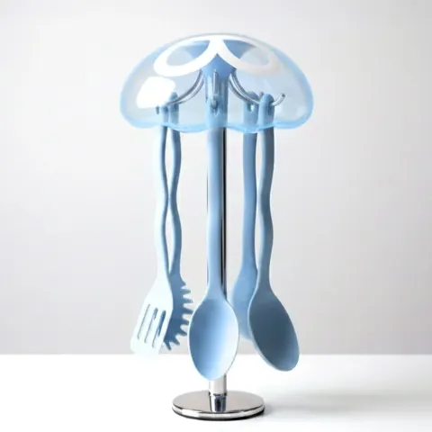 Jellyfish-Shaped Kitchen Utensil Holder Render