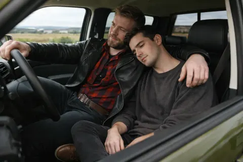 Men Truck Shoulder Romance