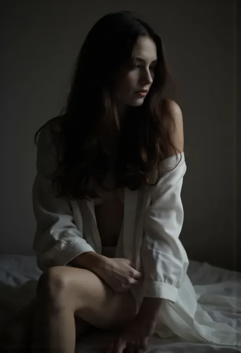 Woman White Shirt Noir