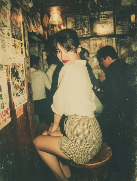 Flash Snapshot in a Japanese Izakaya Capturing Youthful and Warm Moments