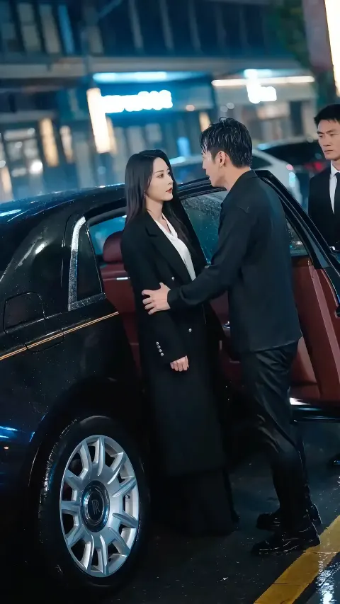 Rainy Night Departure: Heartbreaking Short Drama Scene