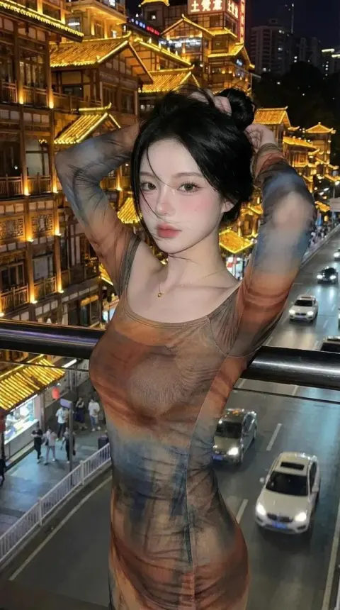 Hongya Cave Night Flash Portrait