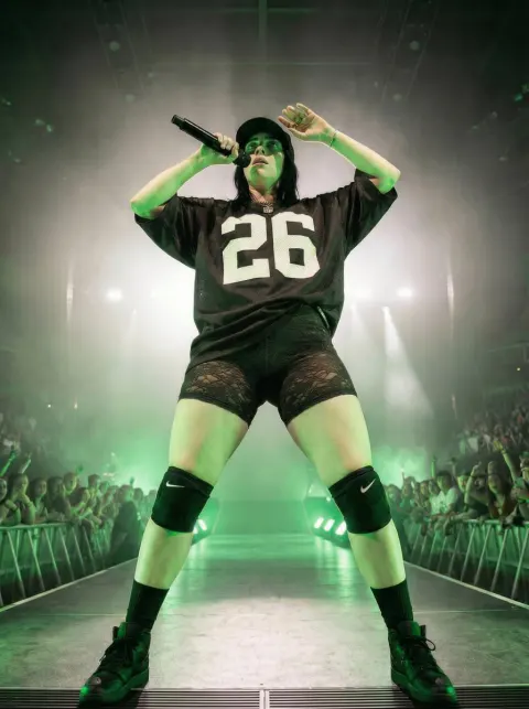 Green Stage Queen Live Performance