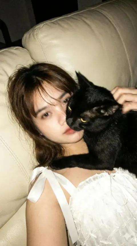 Blurry Selfie Girl Cat Cuddle